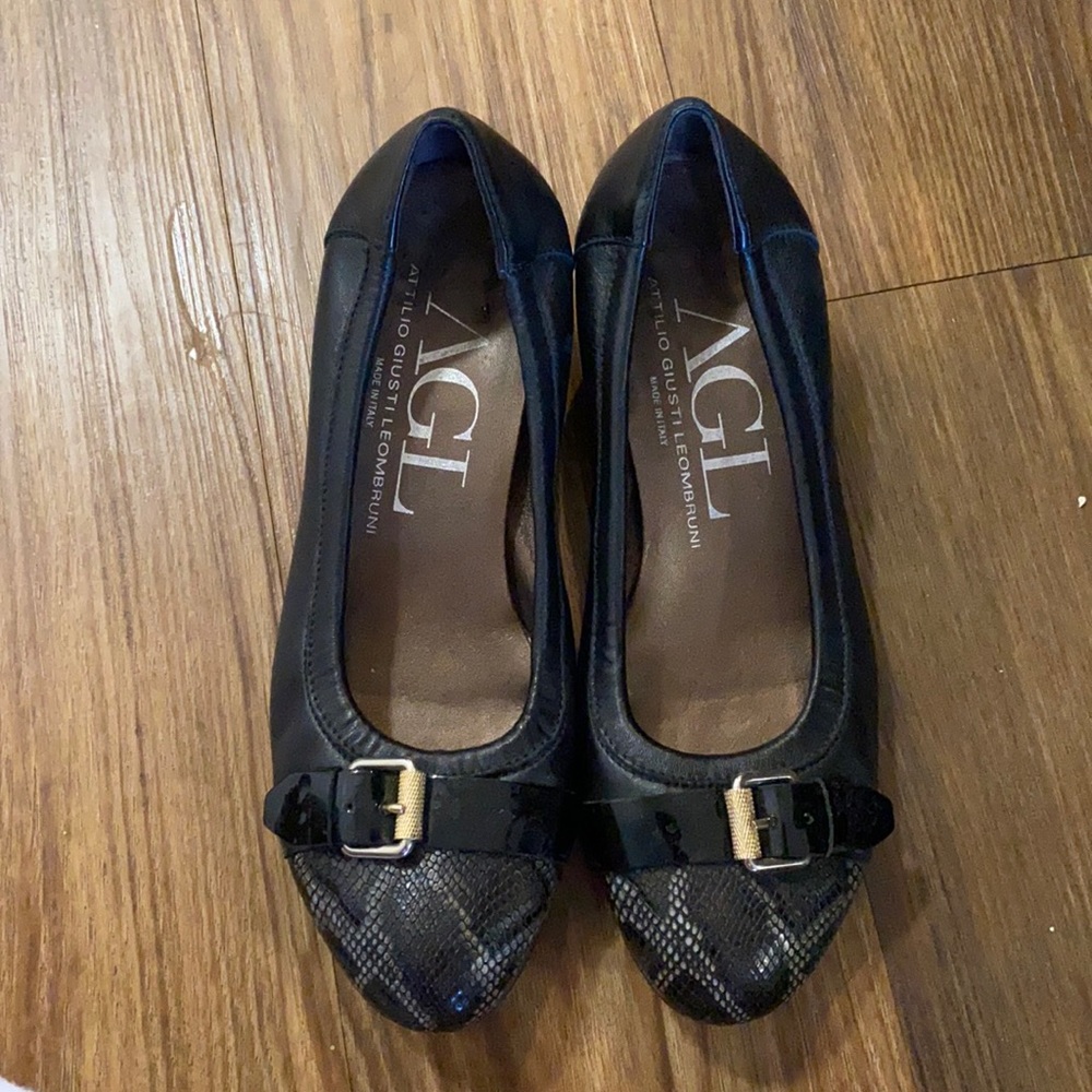 Cap Toe Ballet Flat with cute snake detail and buckle!